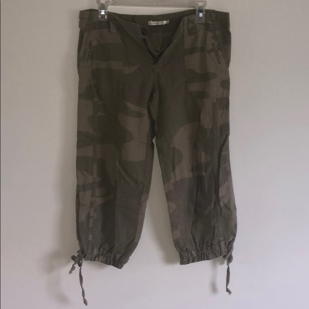Juniors Camo Capris